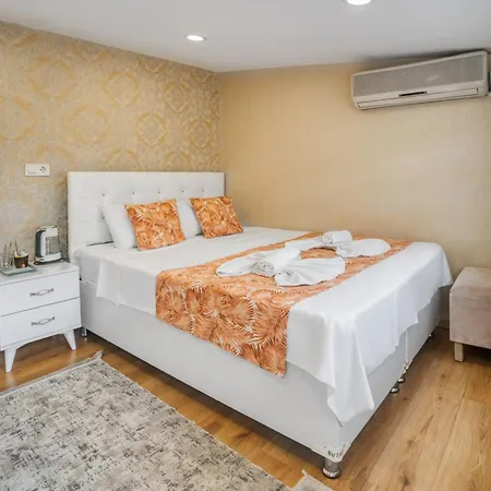 Old Konstantinei Apartment *