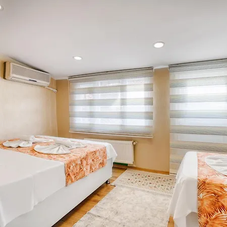 Old Konstantinei Apartment *