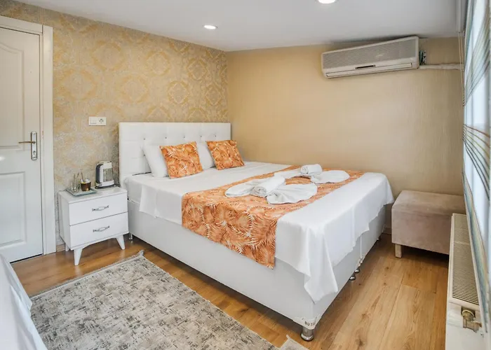 Old Konstantinei Apartman *